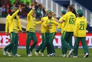 BIRMINGHAM, ENGLAND - JUNE 07:  Imran Tahir (C) of South Africa celebrates taking a catch off the bowling of Morne Morkel to dismiss Mohammad Hafeez of Pakistan during the ICC Champions Trophy match between Pakistan and South Africa at Edgbaston on June 7, 2017 in Birmingham, England.  (Photo by Michael Steele/Getty Images)